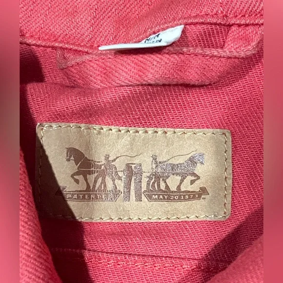 Levi's Women's Dark Coral Color Cropped Casual Jean Jacket Trucker Stretch Sz M - Picture 5 of 7